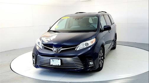 2019 Toyota Sienna XLE Premium