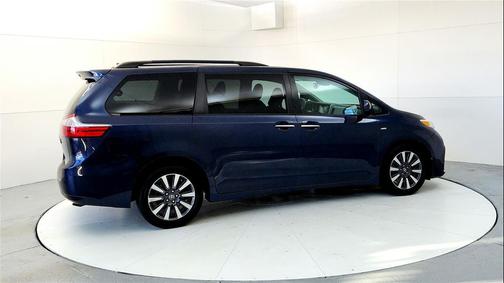 2019 Toyota Sienna XLE Premium