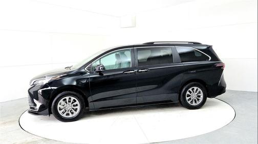 2023 Toyota Sienna XLE