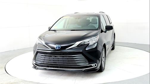 2023 Toyota Sienna XLE