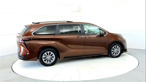 2024 Toyota Sienna XLE