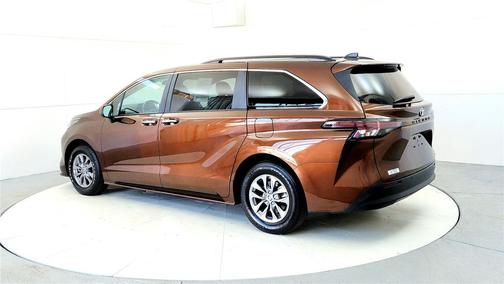 2024 Toyota Sienna XLE