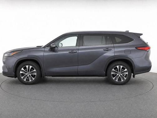 Magnetic Gray Metallic 2023 Toyota Highlander XLE