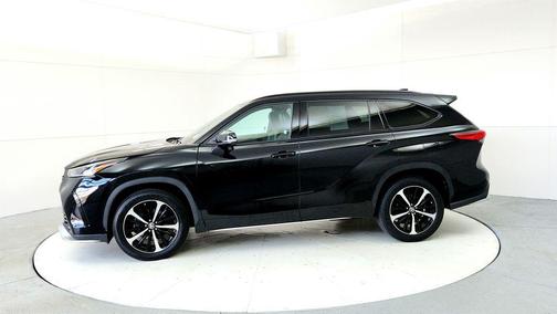 Midnight Black Metallic 2021 Toyota Highlander XSE