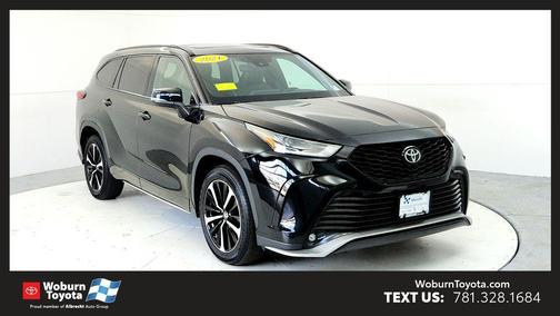 Midnight Black Metallic 2021 Toyota Highlander XSE