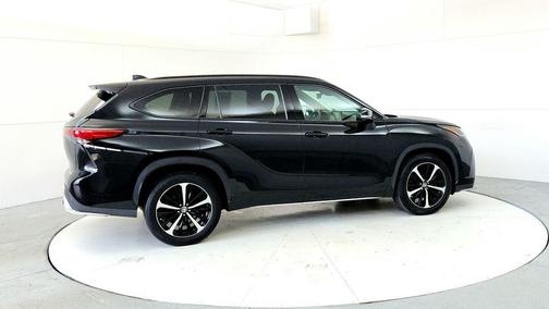 Midnight Black Metallic 2021 Toyota Highlander XSE
