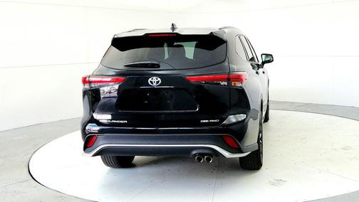 Midnight Black Metallic 2021 Toyota Highlander XSE