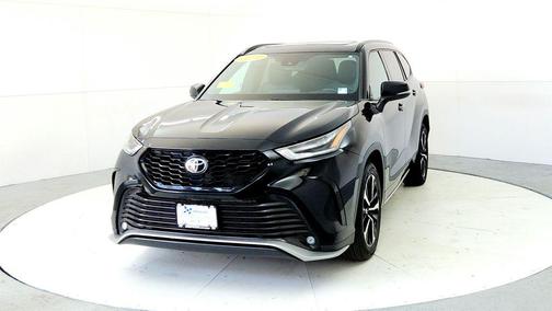 Midnight Black Metallic 2021 Toyota Highlander XSE