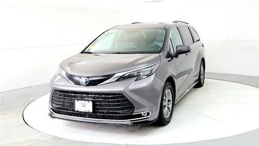2024 Toyota Sienna XLE