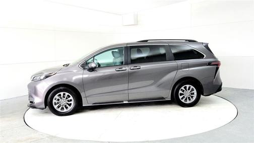 2024 Toyota Sienna XLE