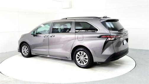2024 Toyota Sienna XLE