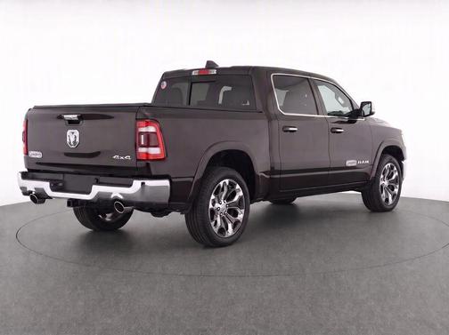 Diamond Black Crystal Pearlcoat 2021 RAM 1500 Longhorn