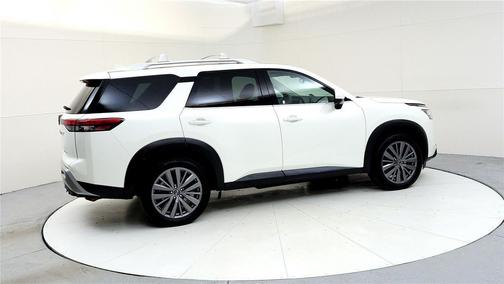 2023 Nissan Pathfinder SL 4WD