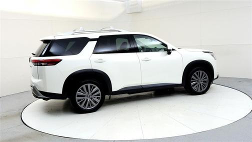 2023 Nissan Pathfinder SL 4WD