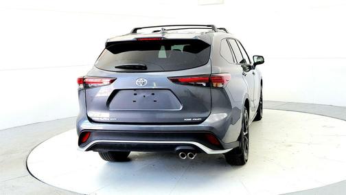 Magnetic Gray Metallic 2025 Toyota Highlander XSE