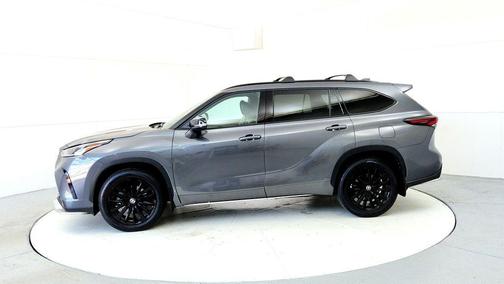 Magnetic Gray Metallic 2025 Toyota Highlander XSE