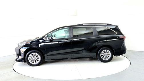 Midnight Black Metallic 2024 Toyota Sienna XLE