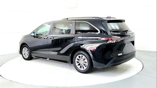 Midnight Black Metallic 2024 Toyota Sienna XLE