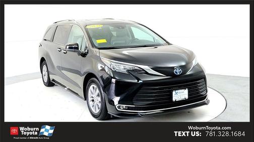 Midnight Black Metallic 2024 Toyota Sienna XLE