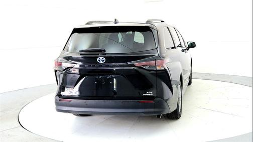 Midnight Black Metallic 2024 Toyota Sienna XLE