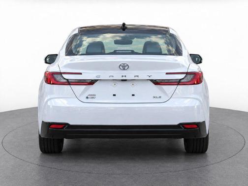 Wind Chill Pearl 2025 Toyota Camry XLE