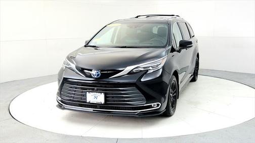 2024 Toyota Sienna Platinum 7 Passenger