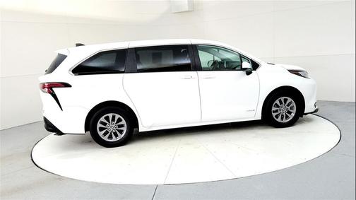 2021 Toyota Sienna LE