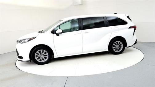 2021 Toyota Sienna LE