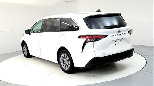 2021 Toyota Sienna LE