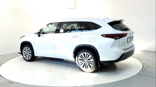 2026 Toyota Highlander Hybrid Platinum