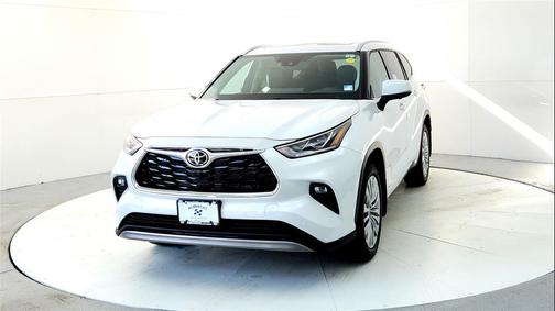 2026 Toyota Highlander Hybrid Platinum