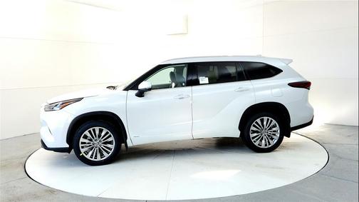 2026 Toyota Highlander Hybrid Platinum