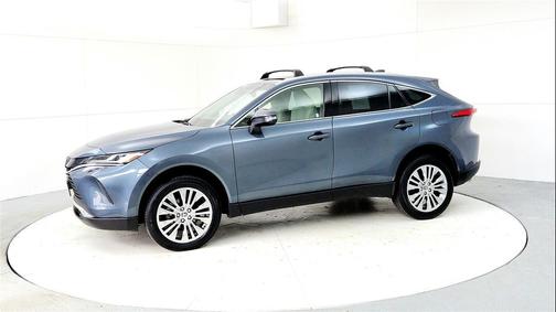 Coastal Gray Metallic 2022 Toyota Venza XLE