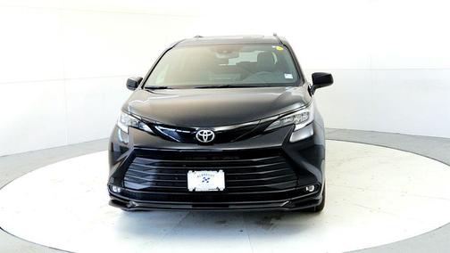 Midnight Black Metallic 2026 Toyota Sienna Woodland Edition