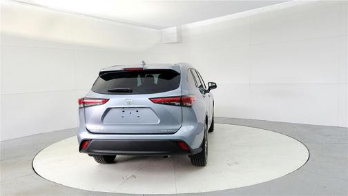 Moon Dust 2022 Toyota Highlander XLE