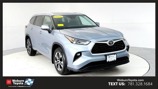 Moon Dust 2022 Toyota Highlander XLE