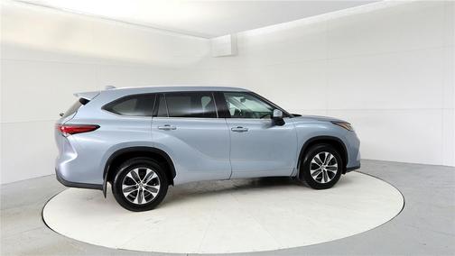 Moon Dust 2022 Toyota Highlander XLE
