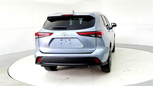 Moon Dust 2022 Toyota Highlander XLE