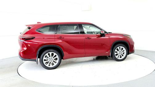 Ruby Flare Pearl 2026 Toyota Highlander Hybrid Limited