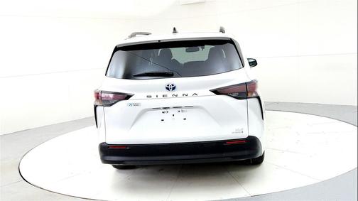 2024 Toyota Sienna XLE 8 Passenger