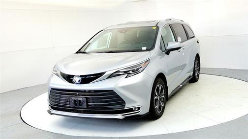2025 Toyota Sienna Platinum 7 Passenger