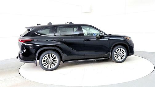 Midnight Black Metallic 2026 Toyota Highlander Hybrid Platinum