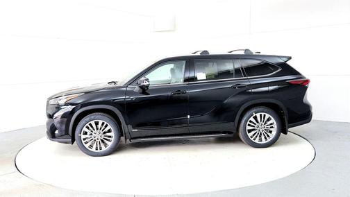 Midnight Black Metallic 2026 Toyota Highlander Hybrid Platinum