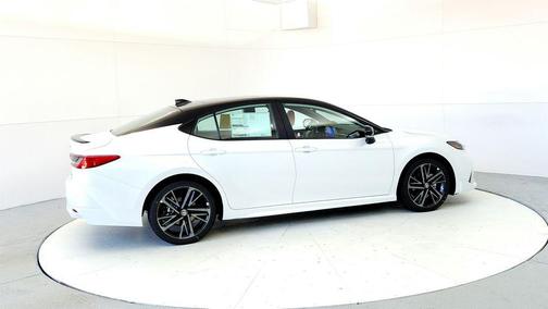Wind Chill Pearl w/Midnight Black Metallic Roof 2026 Toyota Camry XSE