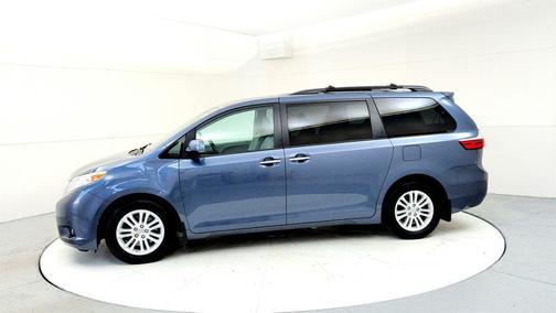 Shoreline Blue Pearl 2017 Toyota Sienna XLE
