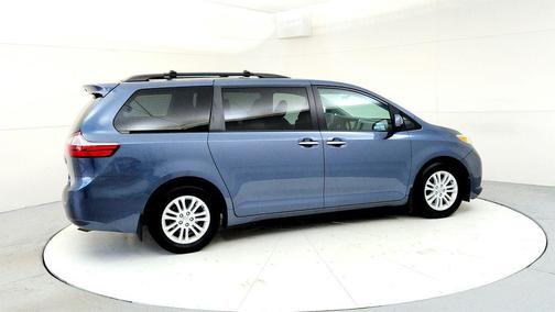 Shoreline Blue Pearl 2017 Toyota Sienna XLE