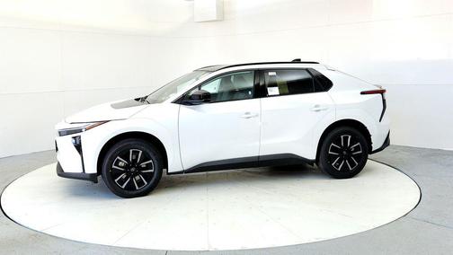 Wind Chill Pearl 2026 Toyota bZ XLE