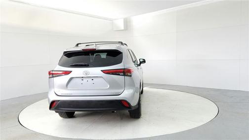 Celestial Silver Metallic 2022 Toyota Highlander XLE