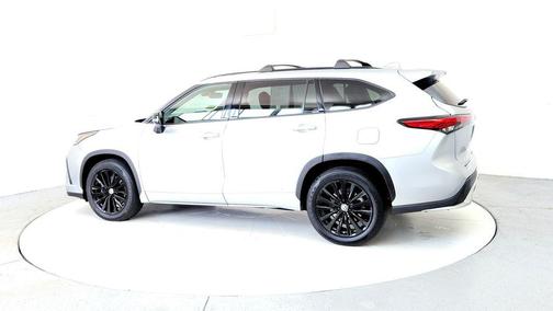 Celestial Silver Metallic 2023 Toyota Highlander XSE