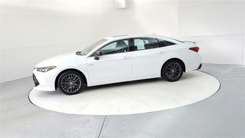 2020 Toyota Avalon Hybrid XSE